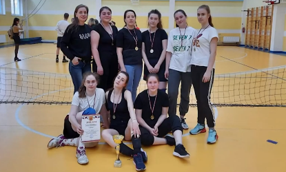 Ученицы Муринской школы №3 заняли 1 место в соревнованиях по волейболу